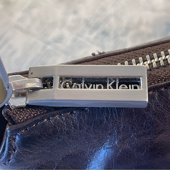 Calvin Klein leather shoulder bag - Picture 12 of 14